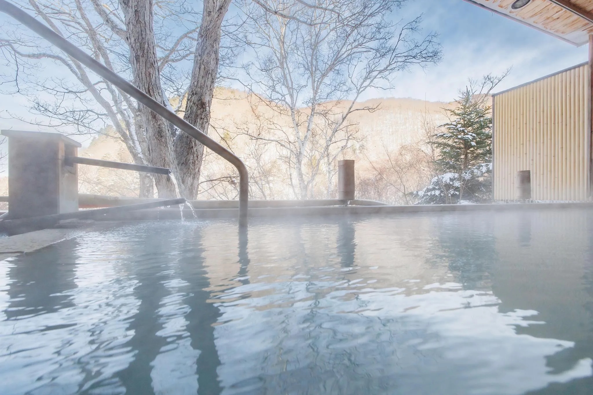 志賀高原 白い温泉 渓谷の湯