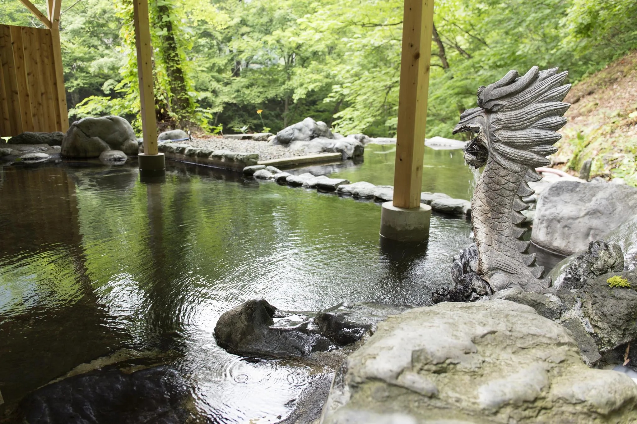 源泉掛流しの湯めぐりテーマパーク 龍洞