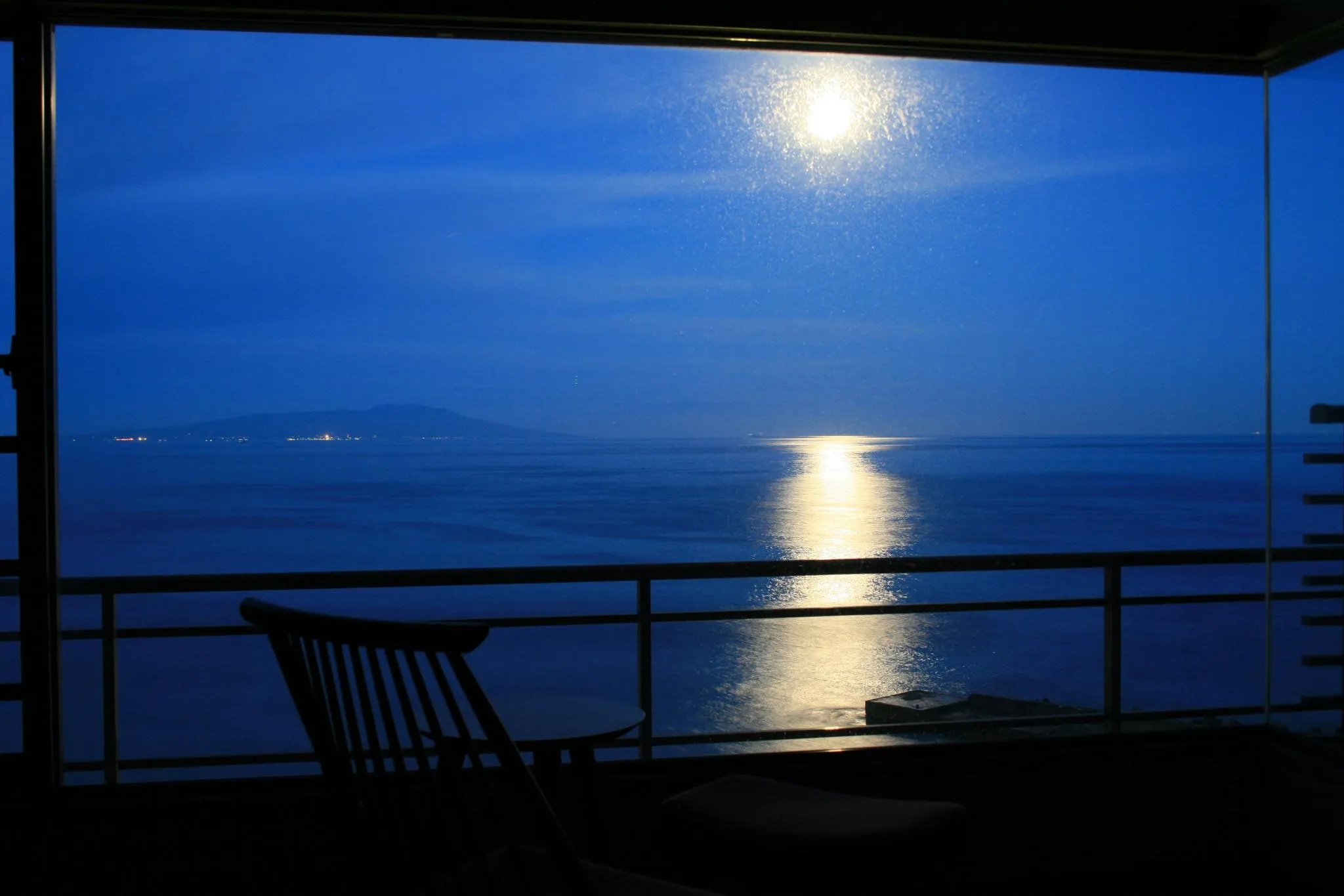 伊豆大島を正面に臨む 眺望絶佳の宿 熱川館