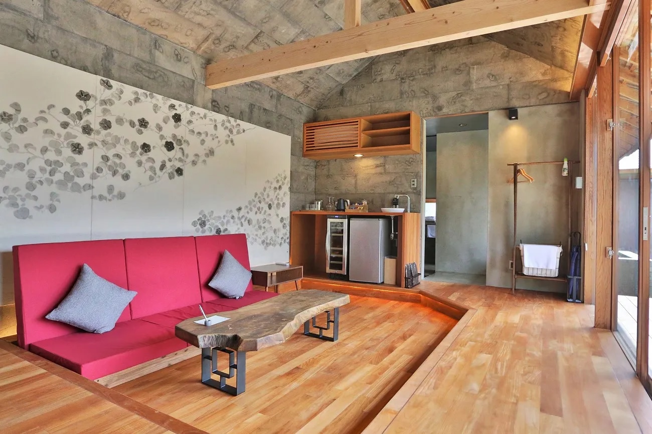 翡翠巣 KAWASEMINOSU（MUKAKA VILLA）