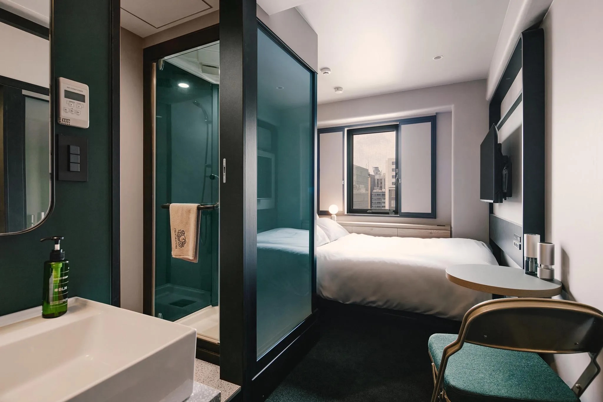 BASE LAYER HOTEL 名古屋錦