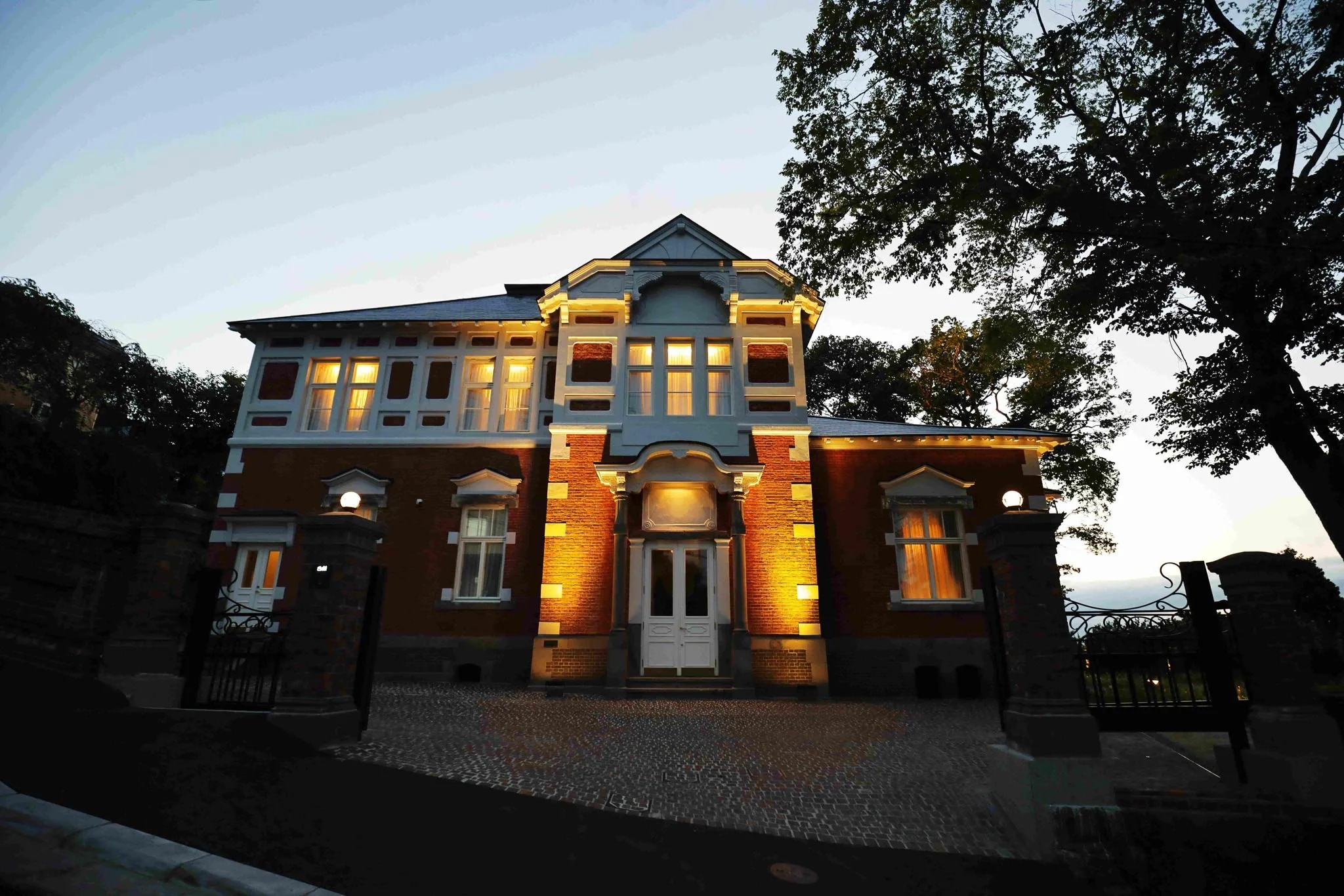 HOTEL 白林 HAKODATE