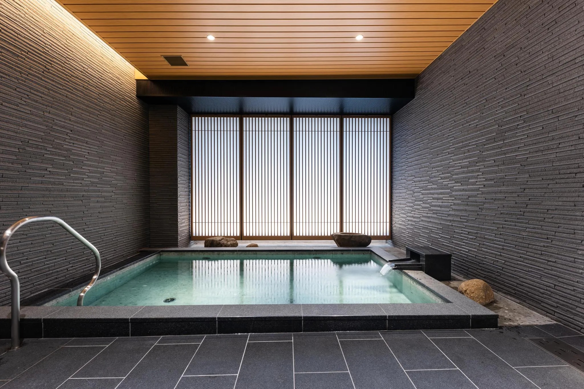 ホテルかずさや