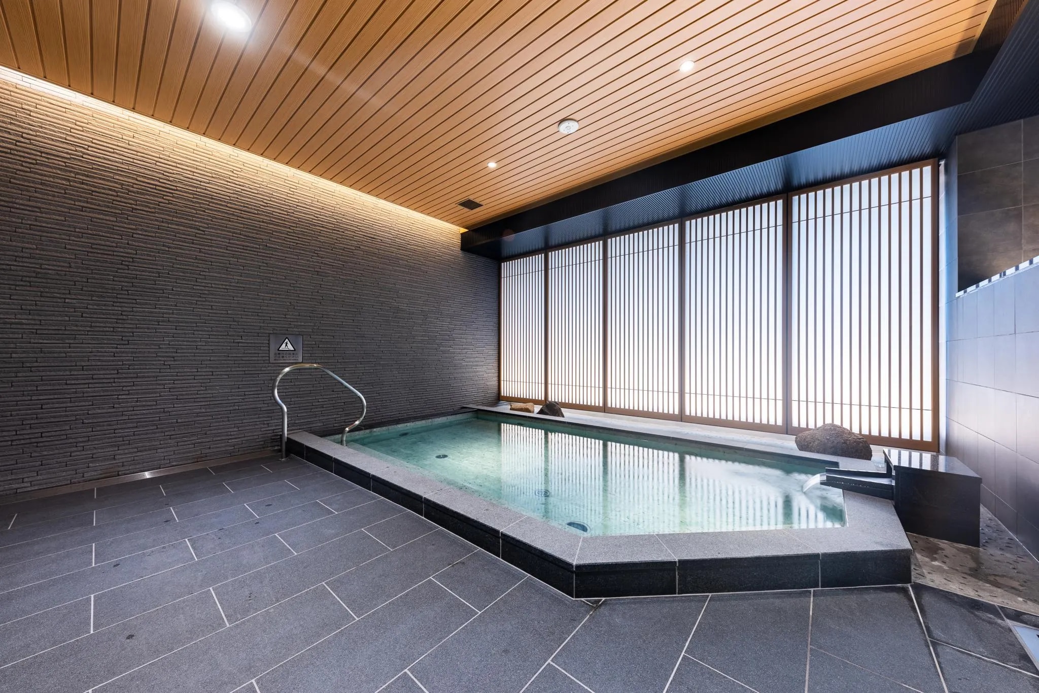 ホテルかずさや