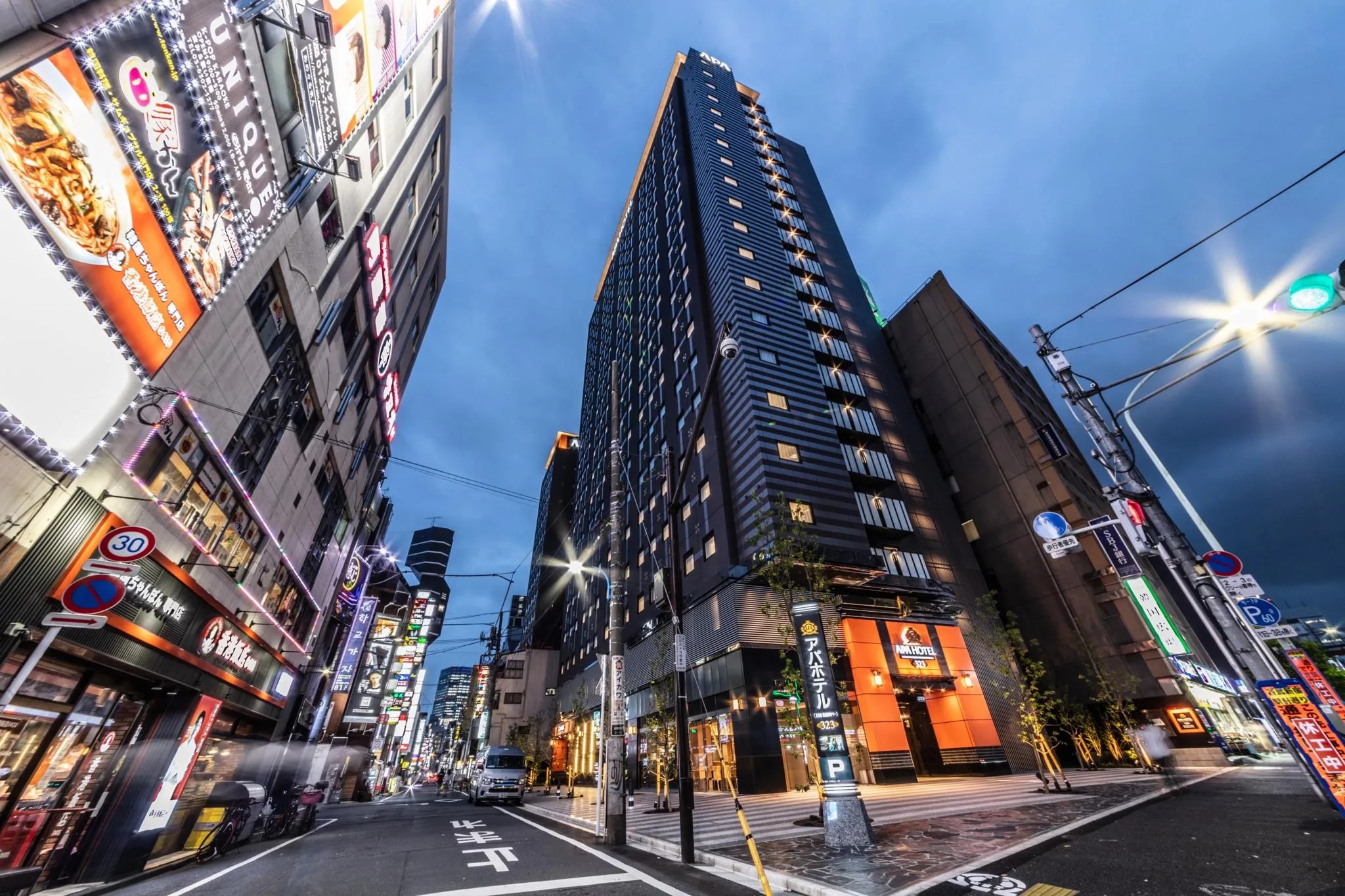 アパホテル〈東新宿 歌舞伎町タワー〉